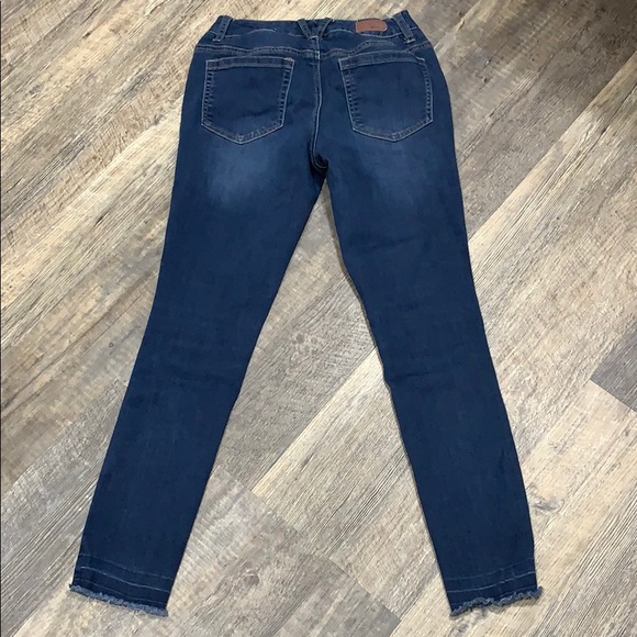 Vanity Jeggings Skinny Jeans Short - Picture 3 of 7